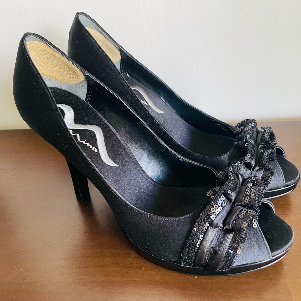 NINA Shoes Black Velvet Satin Bow Stiletto High heels (size 9)